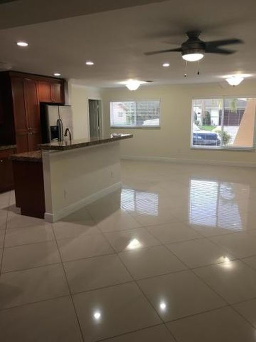 Building Photo - 881 Camellia Dr