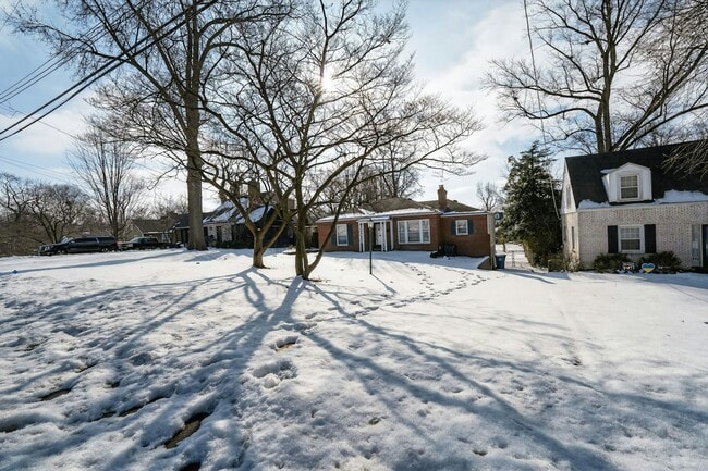 Building Photo - 126 Thoroughman Ave