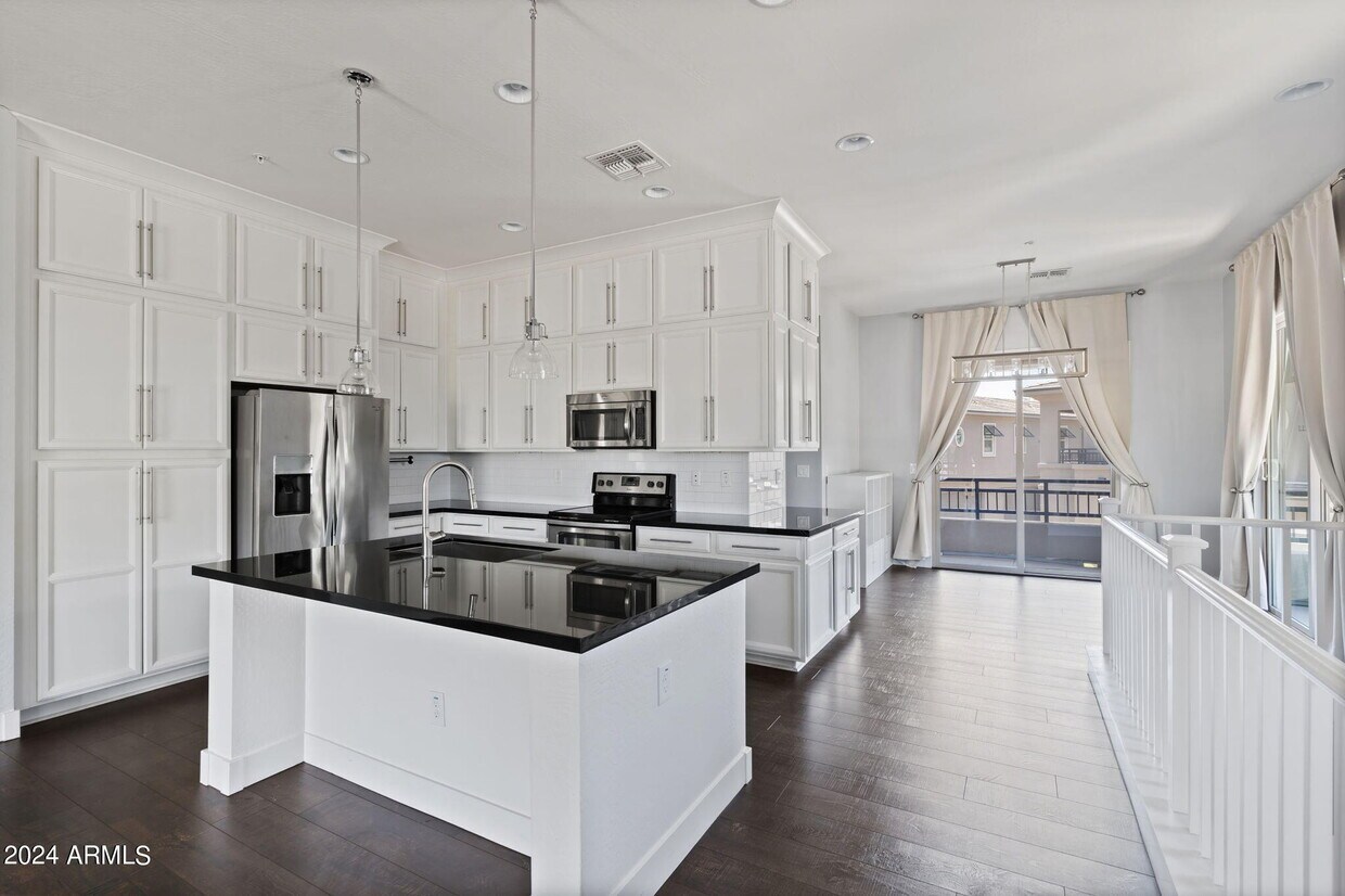 Primary Photo - 6565 E Thomas Rd