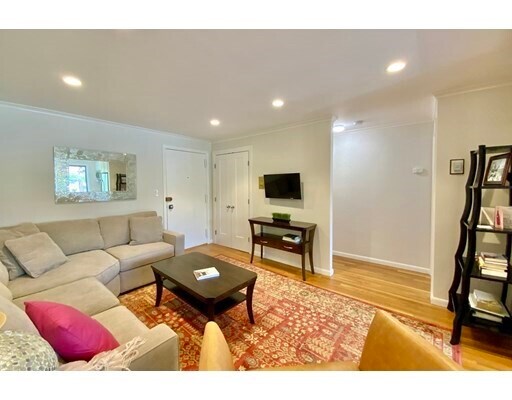 Foto del edificio - 128 Pleasant St