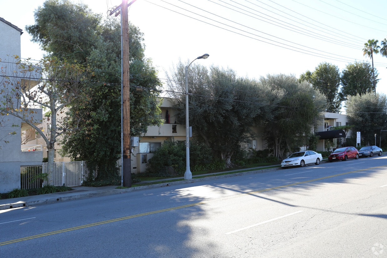 Building Photo - Villa Burbank