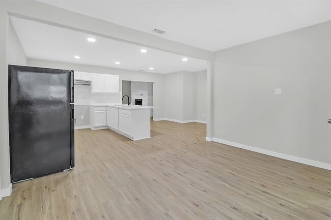 Building Photo - 2509 Bayou Ave