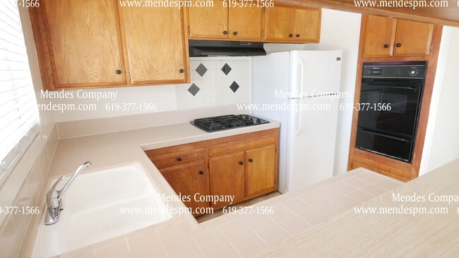 Building Photo - Spacious 1 BD/1 BA Apartment in Vista