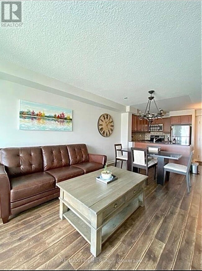 Building Photo - 525 Wilson Ave