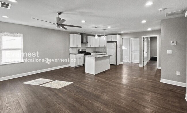 Foto del edificio - 3 Bed/2 Bath Home with In-Unit Laundry / Vouchers Accepted / Available Now!