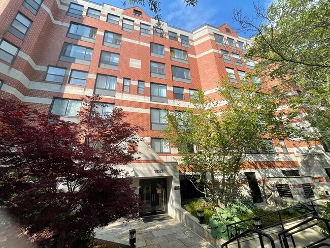 Foto del edificio - 1933 Commonwealth Ave