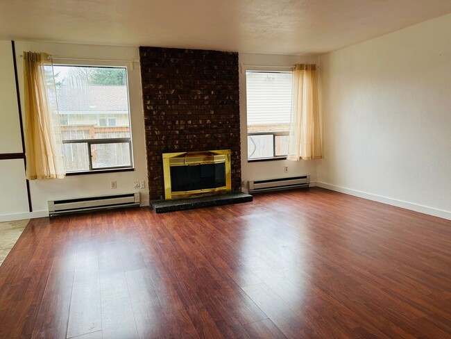 Building Photo - Education Hill Updated 3 Bedroom 1.75 Bath...