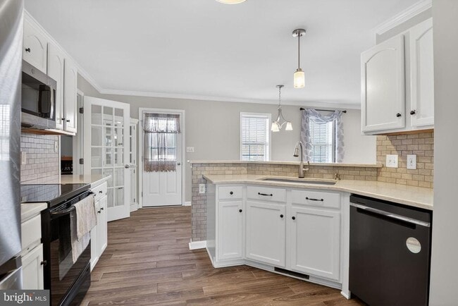 Building Photo - 10 Nelson Rd