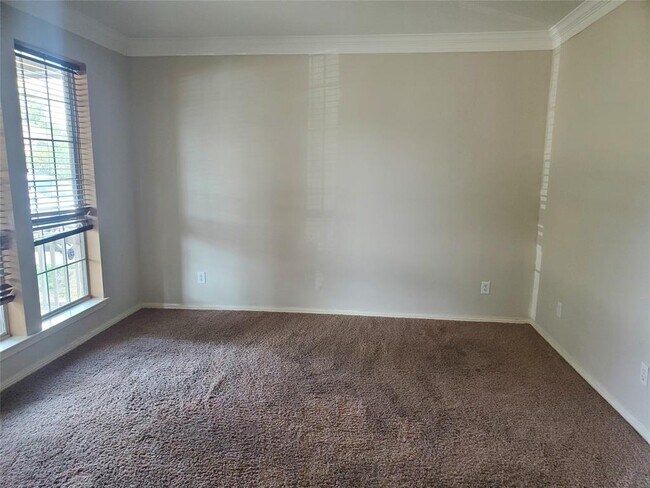 Foto del edificio - 8130 Edenwood Dr