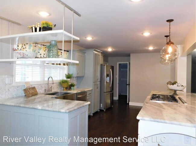 Foto del edificio - 5 br, 3 bath House - 212 S Arlington