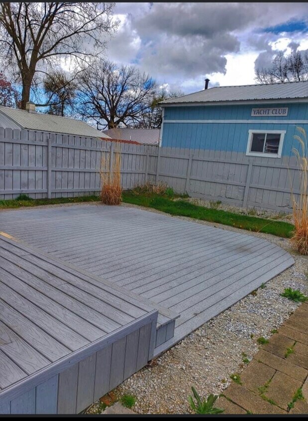 Building Photo - 225 Kelso Dr E