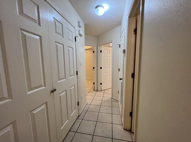 Building Photo - 2223 Moonlight Ln