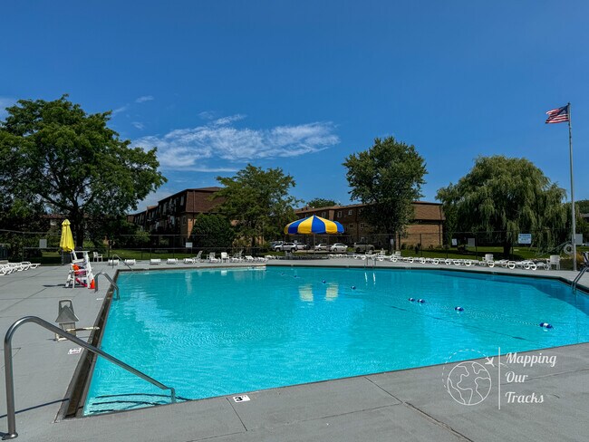 Foto del edificio - 9416 Bay Colony Dr