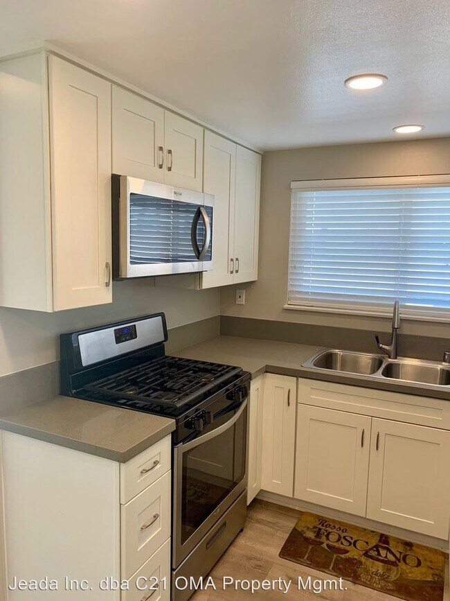 Building Photo - 129 Avenida Serra