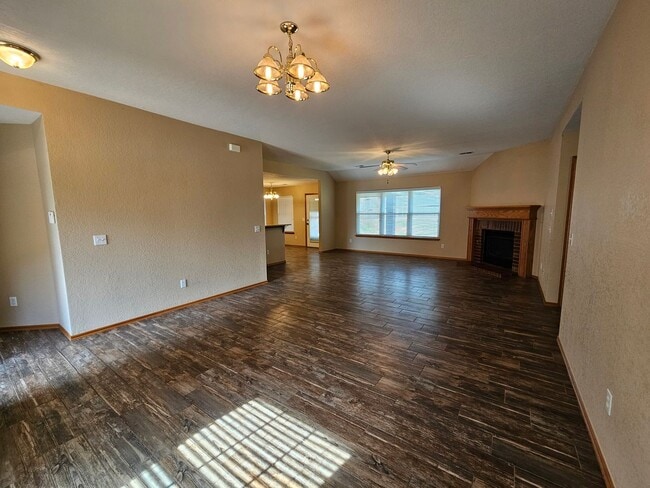 Building Photo - (3) Bed/(2) Bath in Tecumseh Ridge Addition Avail NOW! Pets Negotiable.