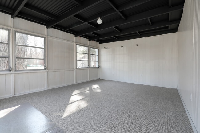Building Photo - 409 Mineral Springs Ave
