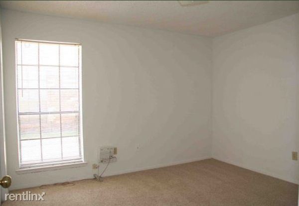 Building Photo - 2501 Toler Ln