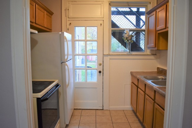 Chippewa Kitchen 2 - 2624 Roseland Terrace