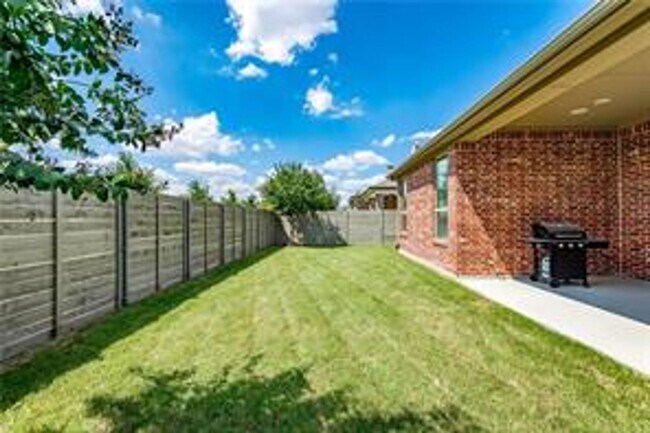 Foto del edificio - Another chance to own this warm and inviti...