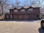 Foto principal - 12814 Lakeshore Blvd