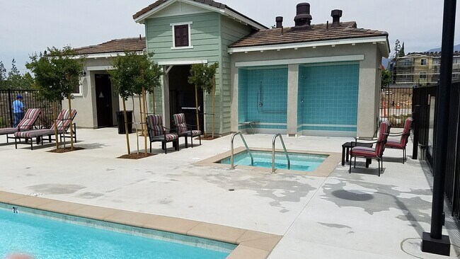 Hot Tub and Hot Showers - 2773 Crimson Way