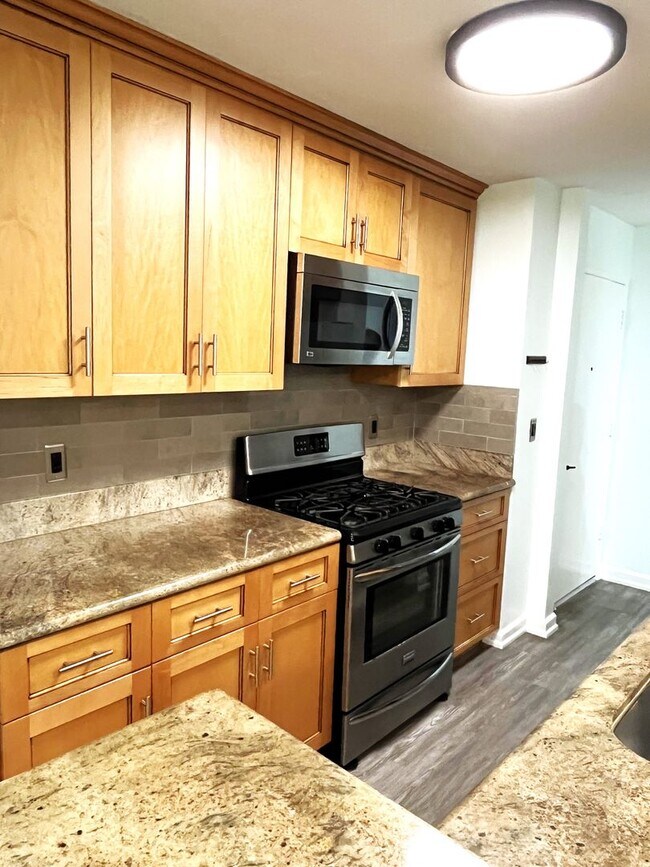 Foto del edificio - CHARMING 1BD/ 1BA AVAILABLE IN MISSION VAL...