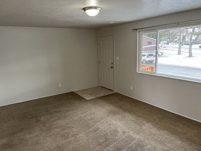 Building Photo - 378 Alice Ave