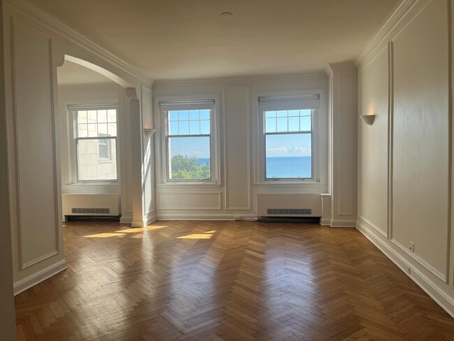 Foto del edificio - 925 E Wells St