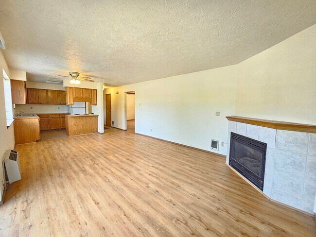 Foto del edificio - 12506 E 3rd Ave