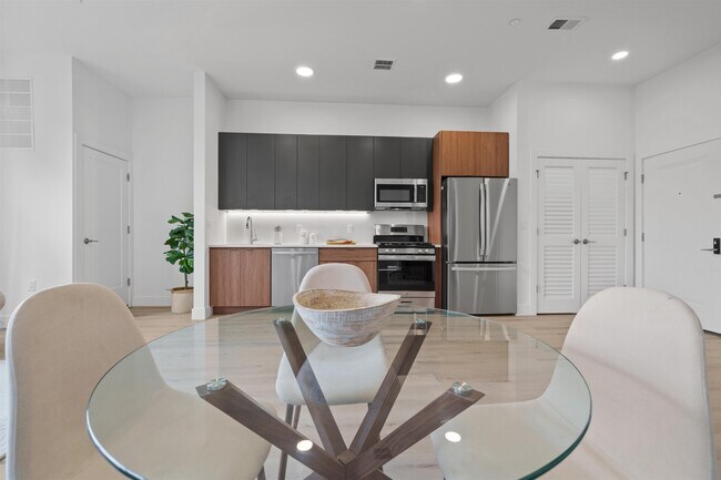 Foto del edificio - 17 Ave E