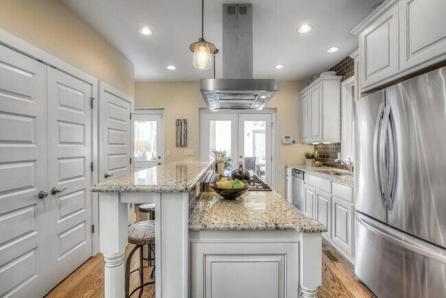 Building Photo - Beautiful 2 Bed/1.5 Bath Home in the Highl...