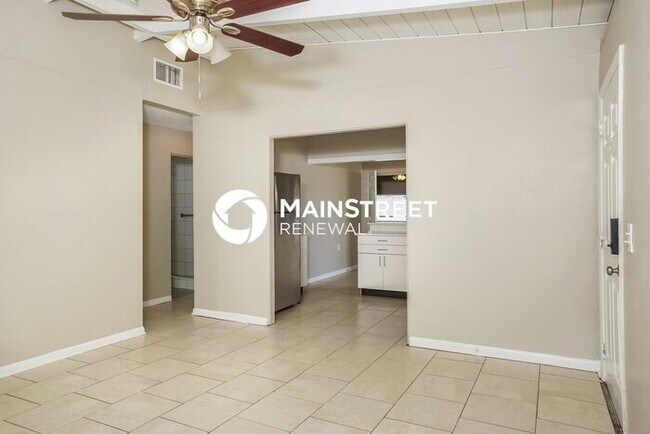 Building Photo - 3 Bedroom Pet-Friendly Home in SARASOTA, FL with Main Street Renewal