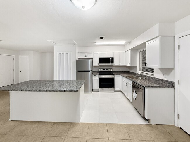 Foto del edificio - 6805 Mathers Ln