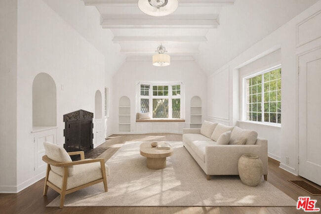 Building Photo - 2633 N Commonwealth Ave