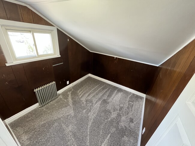 Building Photo - 53 Montauk St