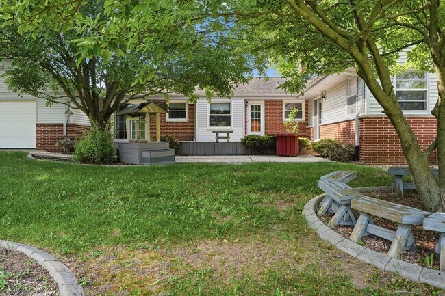 Building Photo - Willow Ridge