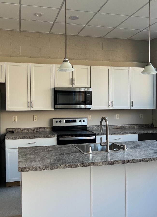 Building Photo - Szkola Flats