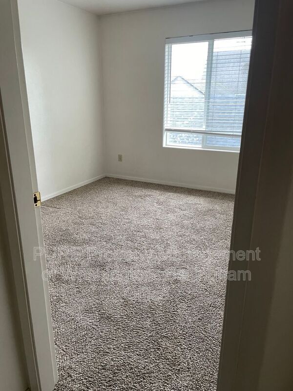 Building Photo - 550 G St