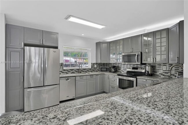 Foto del edificio - 1081 NE 179th St