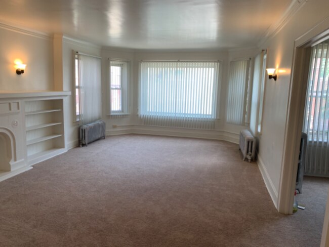 Foto del edificio - 8220 S Langley Ave