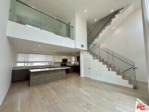 Building Photo - 5403 W Wilshire Vista Ln