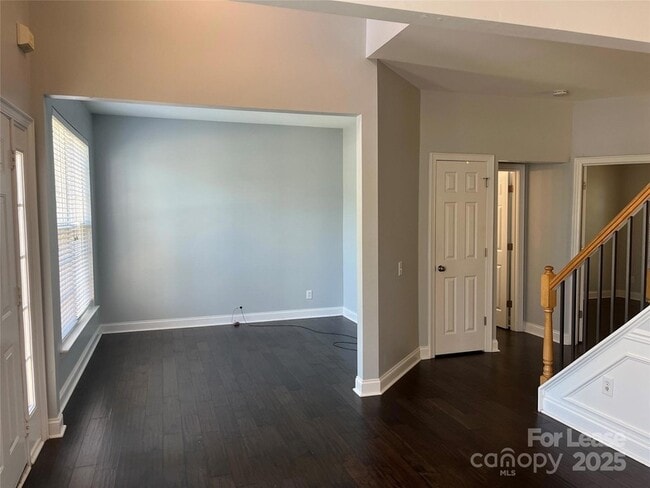 Foto del edificio - 8601 Fieldcroft Dr