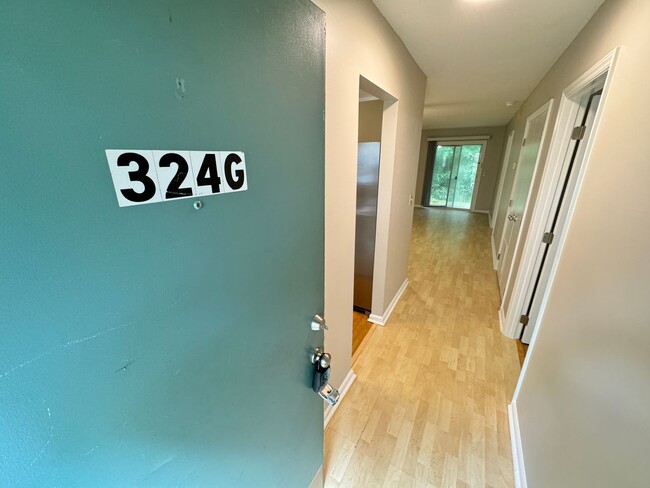 Building Photo - Adorable 2 Bedroom Condo Near UNC!