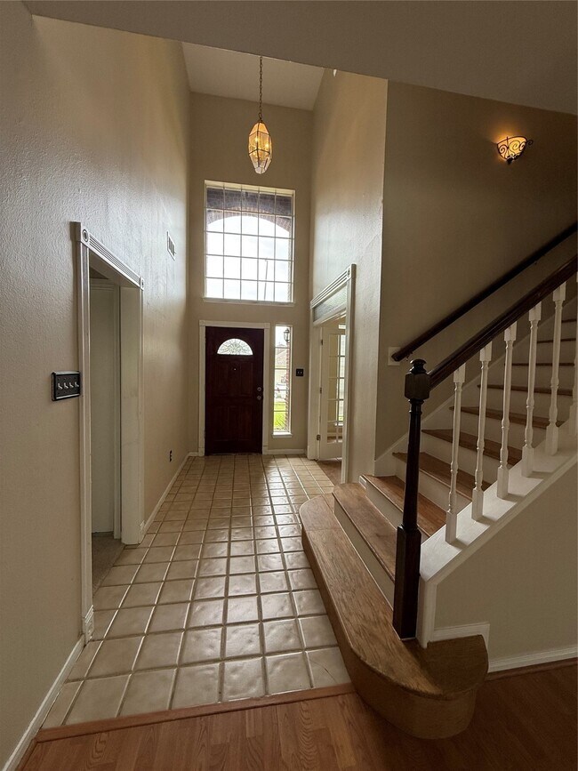 Building Photo - 4614 Russett Pl S