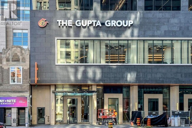 Photo du bâtiment - 395 Bloor St E