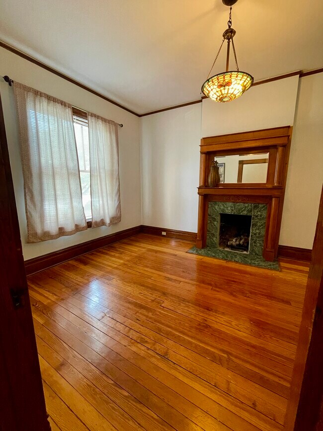 living room - 2304 Russell Blvd