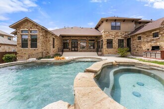 Building Photo - 2633 Collingwood Dr