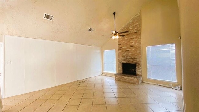 Building Photo - 4718 Reynaldo Dr