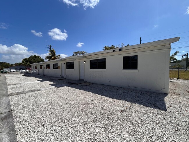 Building Photo - 707 SW 10th St