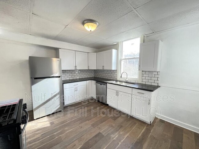 Building Photo - 116 Laughlin Ave